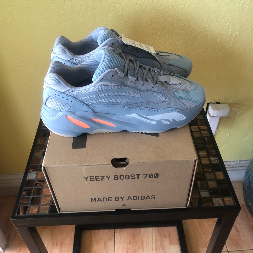 Yeezy boost 700